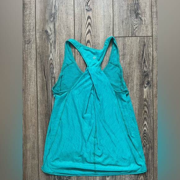 Lululemon Essential Tank size 6-8 - Picture 6 of 7